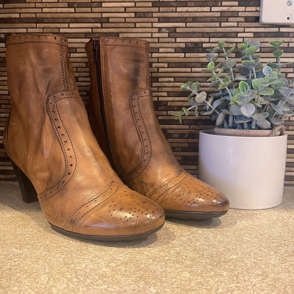 ManasDesign Peanut Oxford Style Bootie Size 37